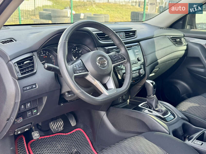 Внедорожник / Кроссовер Nissan Rogue 2017 в Киеве