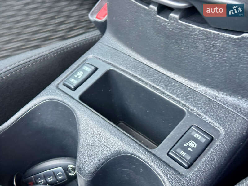 Внедорожник / Кроссовер Nissan Rogue 2017 в Киеве