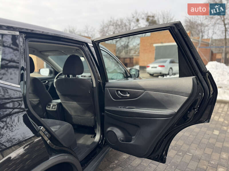 Позашляховик / Кросовер Nissan Rogue 2015 в Лубнах