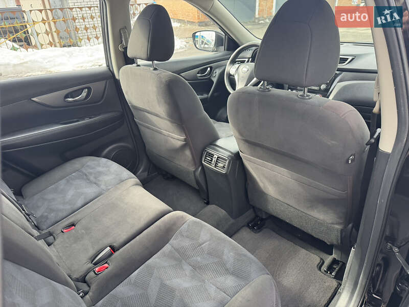 Позашляховик / Кросовер Nissan Rogue 2015 в Лубнах