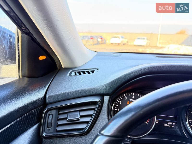 Внедорожник / Кроссовер Nissan Rogue 2017 в Львове