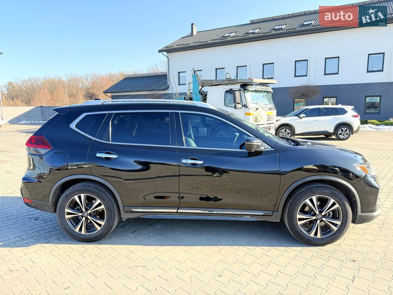 Внедорожник / Кроссовер Nissan Rogue 2017 в Львове
