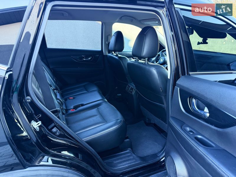 Внедорожник / Кроссовер Nissan Rogue 2017 в Львове