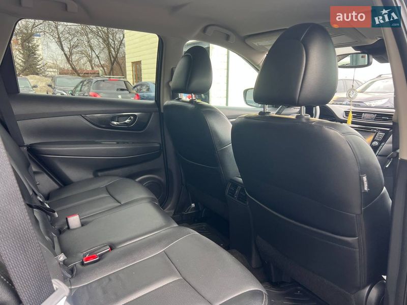 Внедорожник / Кроссовер Nissan Rogue 2017 в Ивано-Франковске