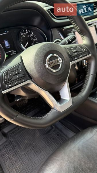 Внедорожник / Кроссовер Nissan Rogue 2017 в Кропивницком