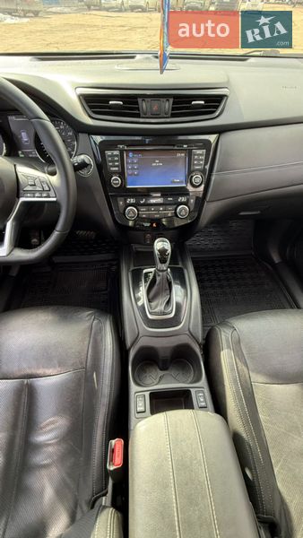 Внедорожник / Кроссовер Nissan Rogue 2017 в Кропивницком