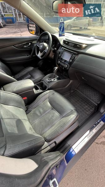 Внедорожник / Кроссовер Nissan Rogue 2017 в Кропивницком