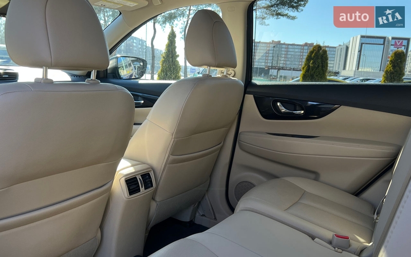 Внедорожник / Кроссовер Nissan Rogue 2018 в Львове