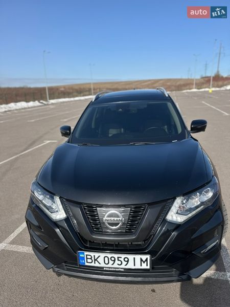 Внедорожник / Кроссовер Nissan Rogue 2017 в Ровно