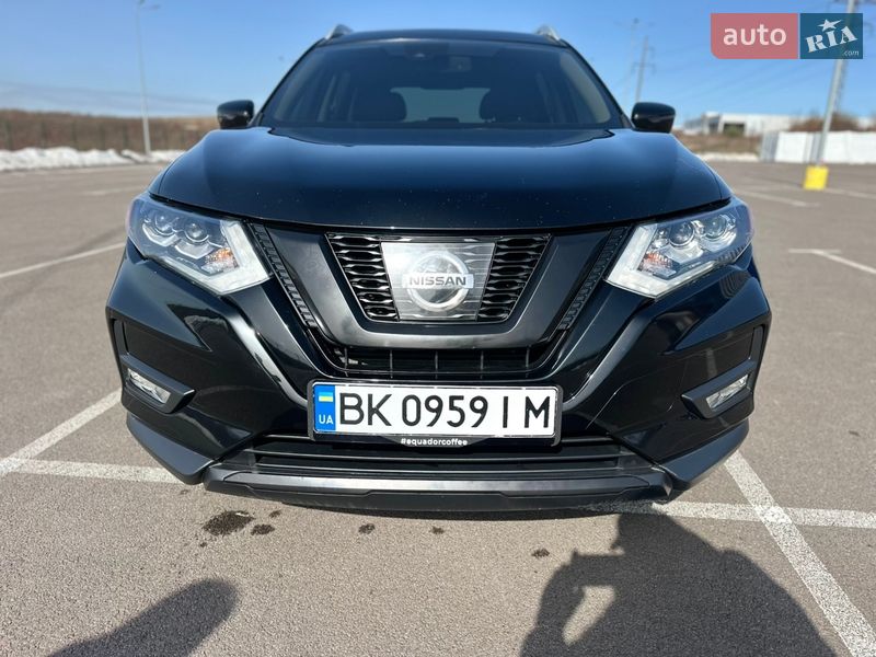 Внедорожник / Кроссовер Nissan Rogue 2017 в Ровно