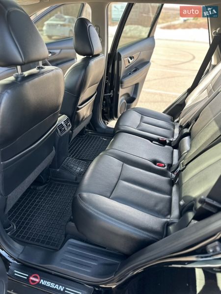 Внедорожник / Кроссовер Nissan Rogue 2017 в Ровно