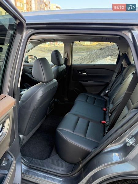 Внедорожник / Кроссовер Nissan Rogue 2023 в Тернополе