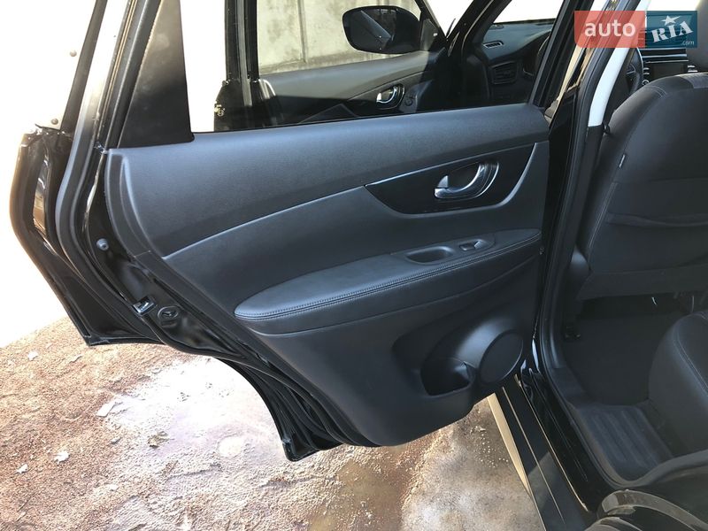 Внедорожник / Кроссовер Nissan Rogue 2017 в Ирпене