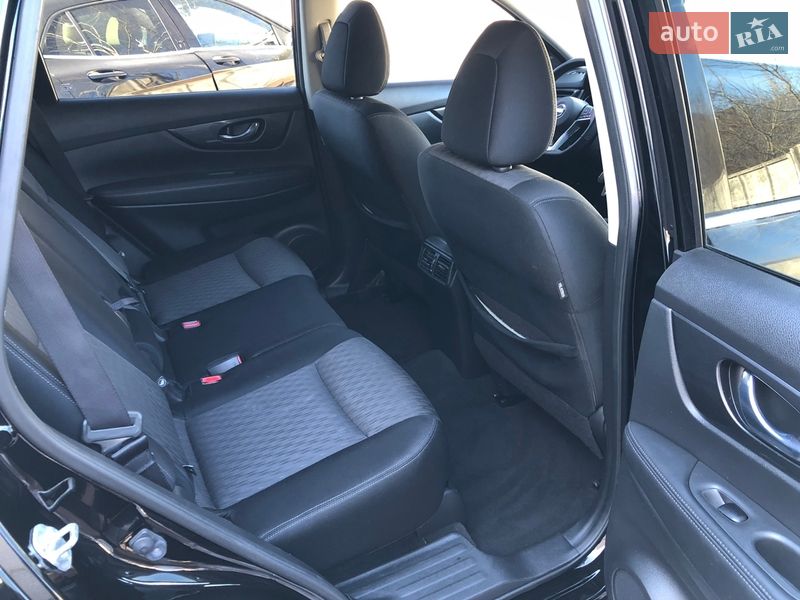 Внедорожник / Кроссовер Nissan Rogue 2017 в Ирпене