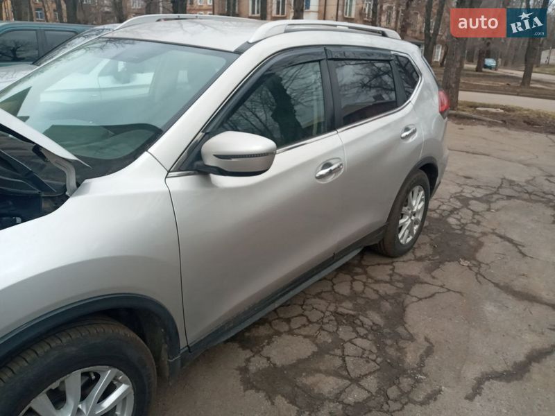Внедорожник / Кроссовер Nissan Rogue 2017 в Кривом Роге
