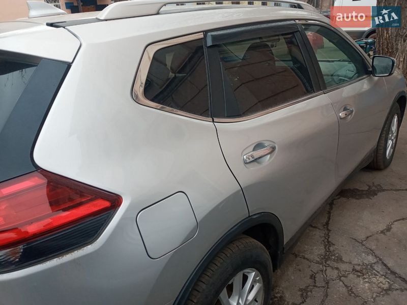 Внедорожник / Кроссовер Nissan Rogue 2017 в Кривом Роге