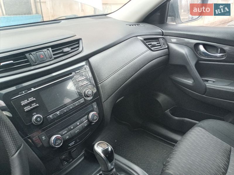Внедорожник / Кроссовер Nissan Rogue 2017 в Кривом Роге