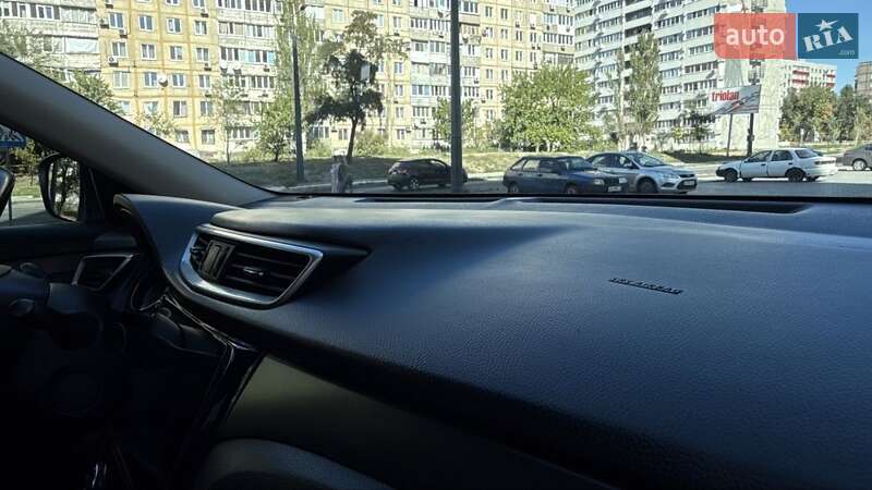 Внедорожник / Кроссовер Nissan Rogue 2016 в Днепре