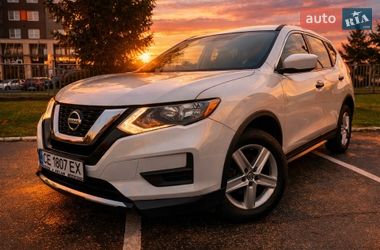 Внедорожник / Кроссовер Nissan Rogue 2017 в Черновцах