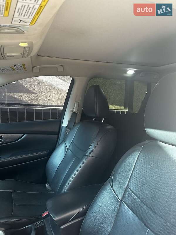 Внедорожник / Кроссовер Nissan Rogue 2015 в Днепре