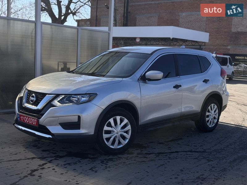 Внедорожник / Кроссовер Nissan Rogue 2017 в Лубнах