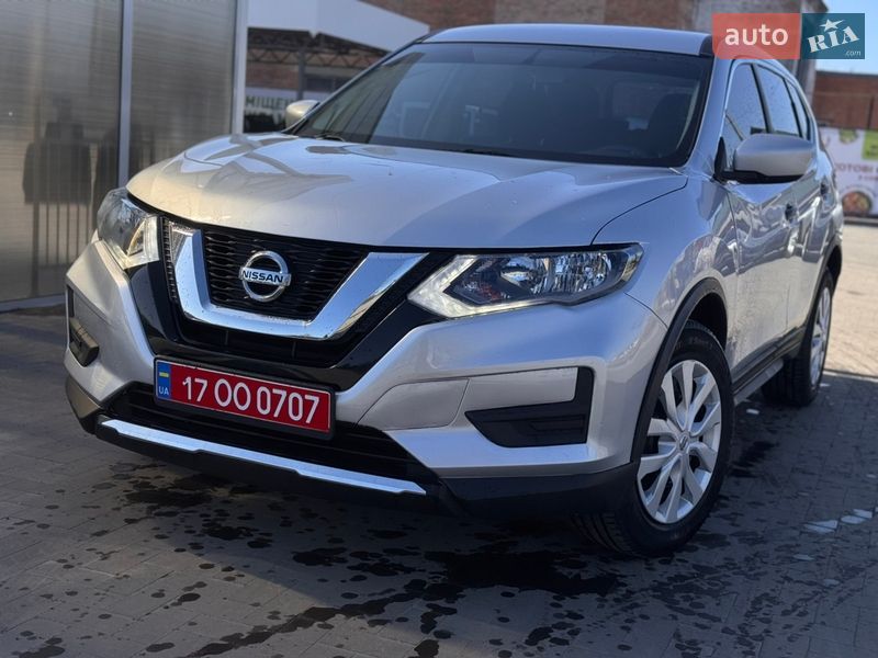 Внедорожник / Кроссовер Nissan Rogue 2017 в Лубнах