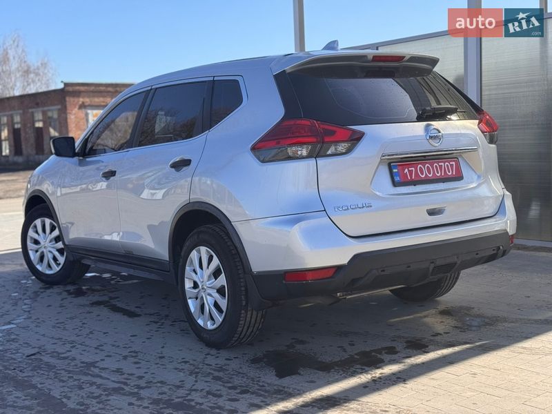 Внедорожник / Кроссовер Nissan Rogue 2017 в Лубнах