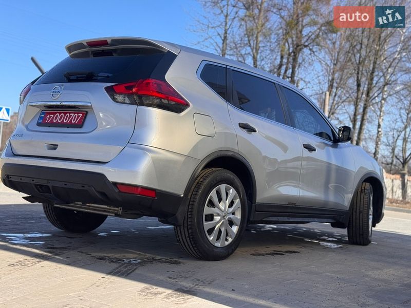 Внедорожник / Кроссовер Nissan Rogue 2017 в Лубнах
