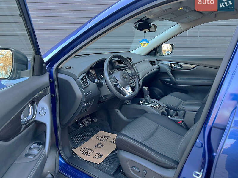 Внедорожник / Кроссовер Nissan Rogue 2018 в Каменском