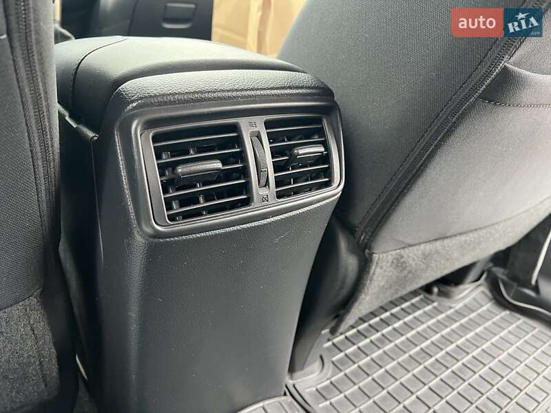 Позашляховик / Кросовер Nissan Rogue 2019 в Києві