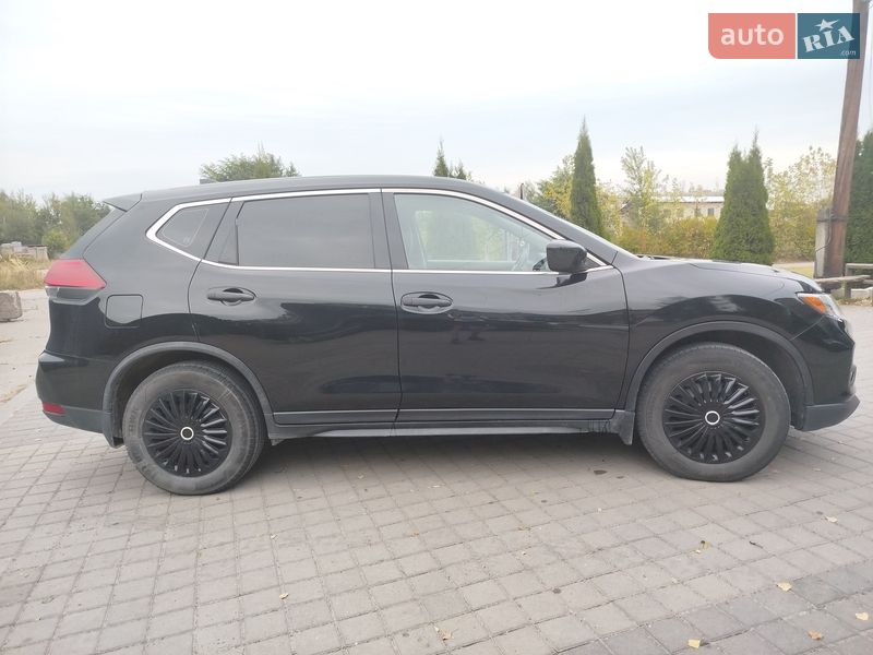 Внедорожник / Кроссовер Nissan Rogue 2017 в Сарнах