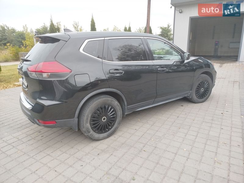 Внедорожник / Кроссовер Nissan Rogue 2017 в Сарнах