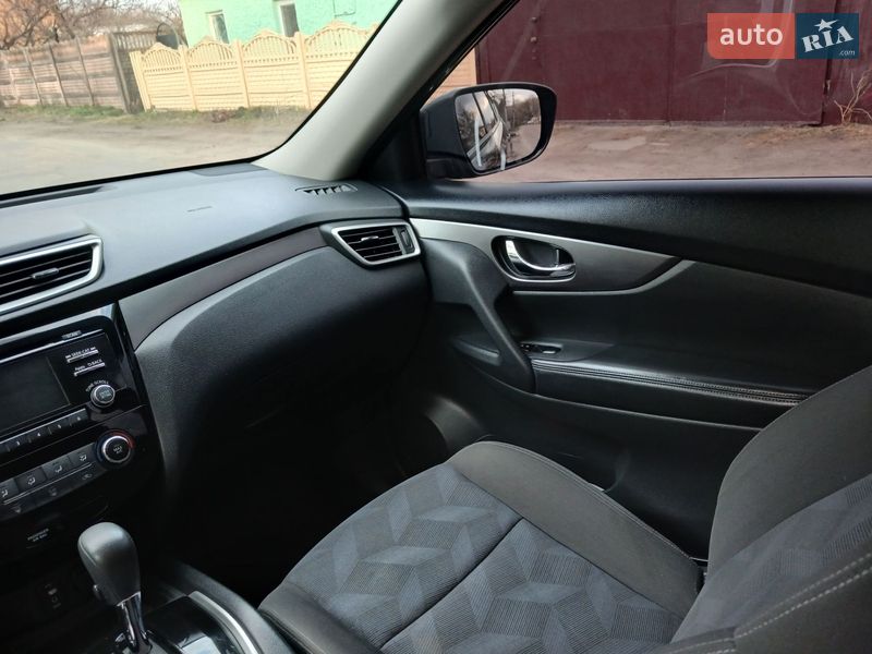 Внедорожник / Кроссовер Nissan Rogue 2016 в Чернигове