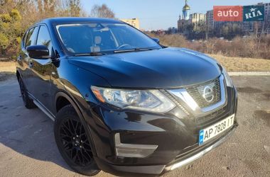 Внедорожник / Кроссовер Nissan Rogue 2017 в Ровно