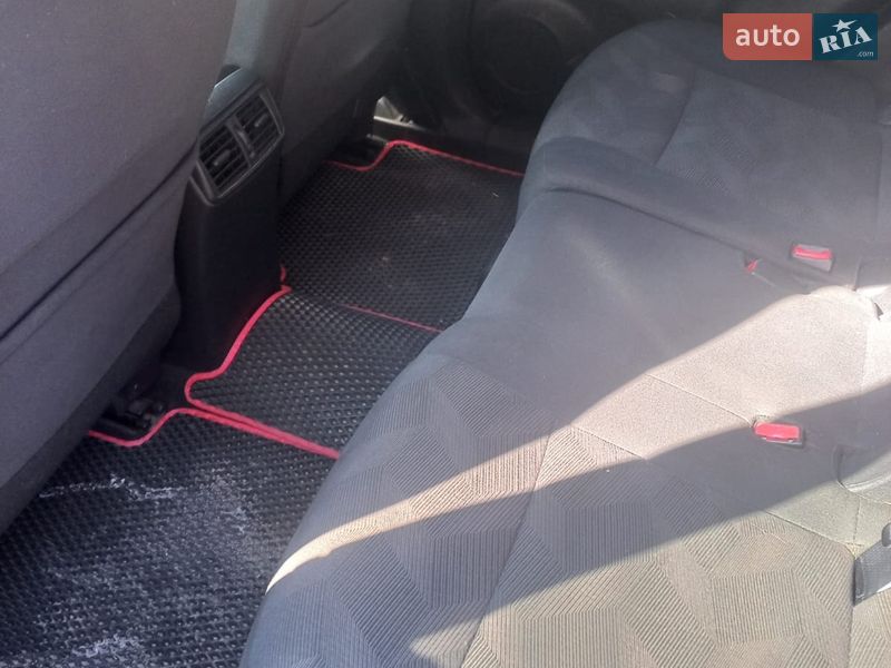 Внедорожник / Кроссовер Nissan Rogue 2016 в Киеве фото 6 Внедорожник / Кроссовер Nissan Rogue 2016 в Киеве