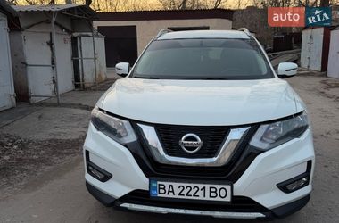 Внедорожник / Кроссовер Nissan Rogue 2017 в Кропивницком