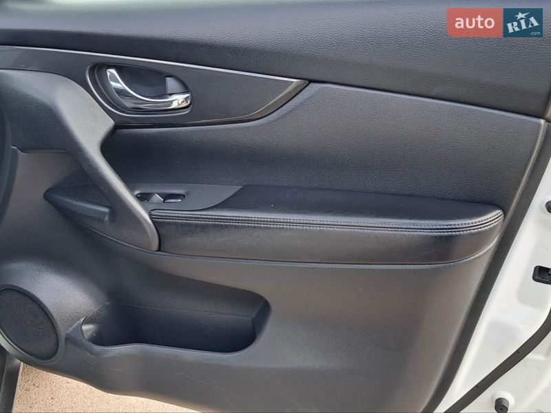 Внедорожник / Кроссовер Nissan Rogue 2017 в Чернигове