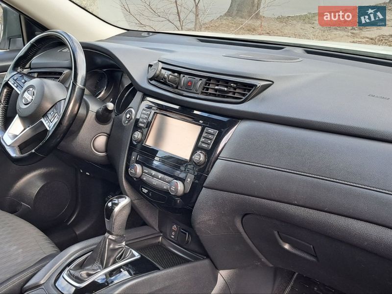 Внедорожник / Кроссовер Nissan Rogue 2017 в Чернигове