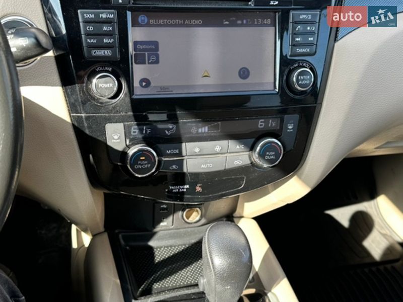 Позашляховик / Кросовер Nissan Rogue 2016 в Чернігові