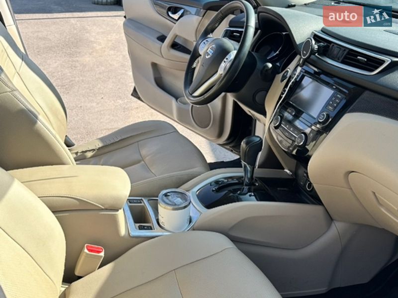 Позашляховик / Кросовер Nissan Rogue 2016 в Чернігові