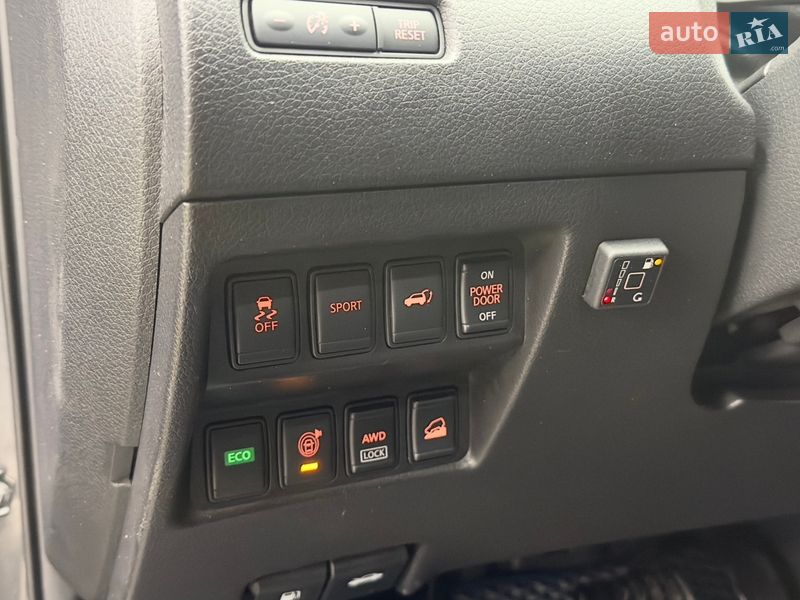 Позашляховик / Кросовер Nissan Rogue 2015 в Харкові