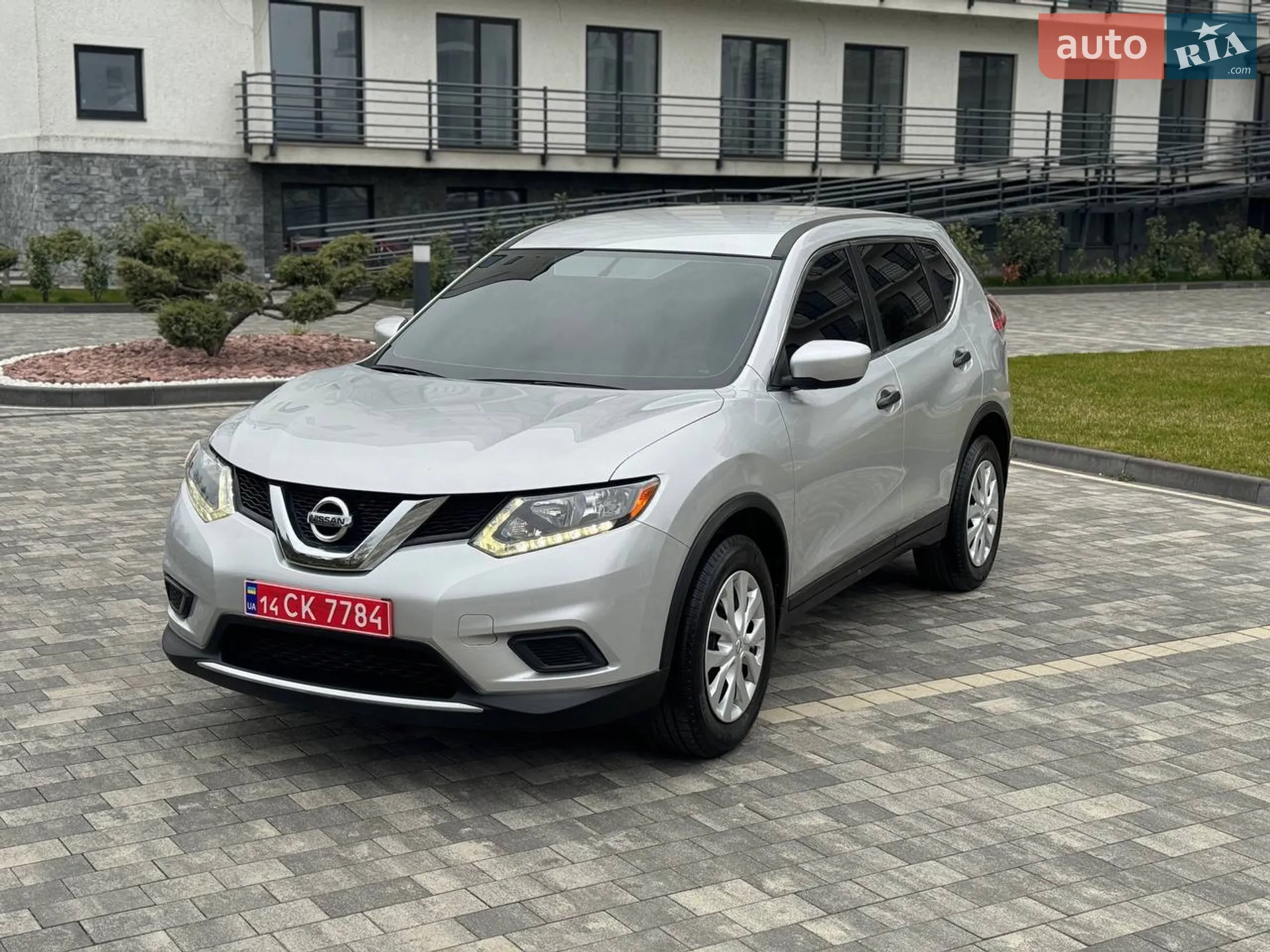 2016 Nissan Rogue - мініатюра 2