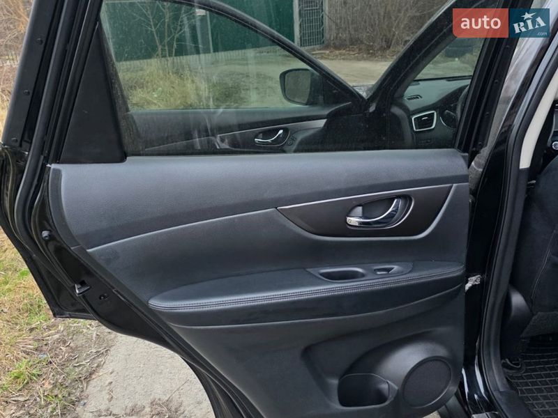 Внедорожник / Кроссовер Nissan Rogue 2015 в Полтаве