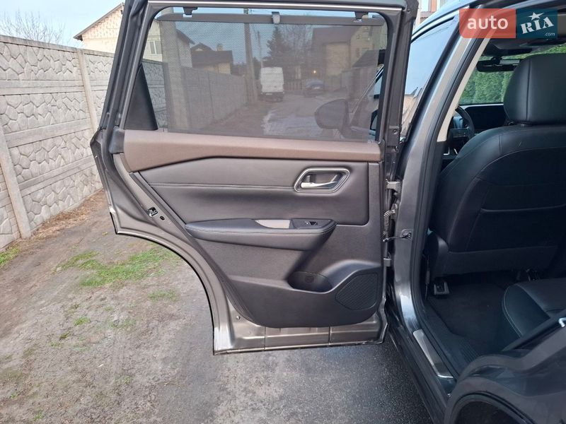 Внедорожник / Кроссовер Nissan Rogue 2023 в Киеве