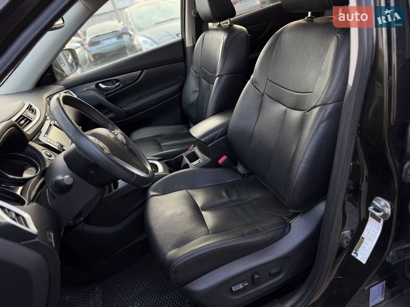 Внедорожник / Кроссовер Nissan Rogue 2015 в Ровно