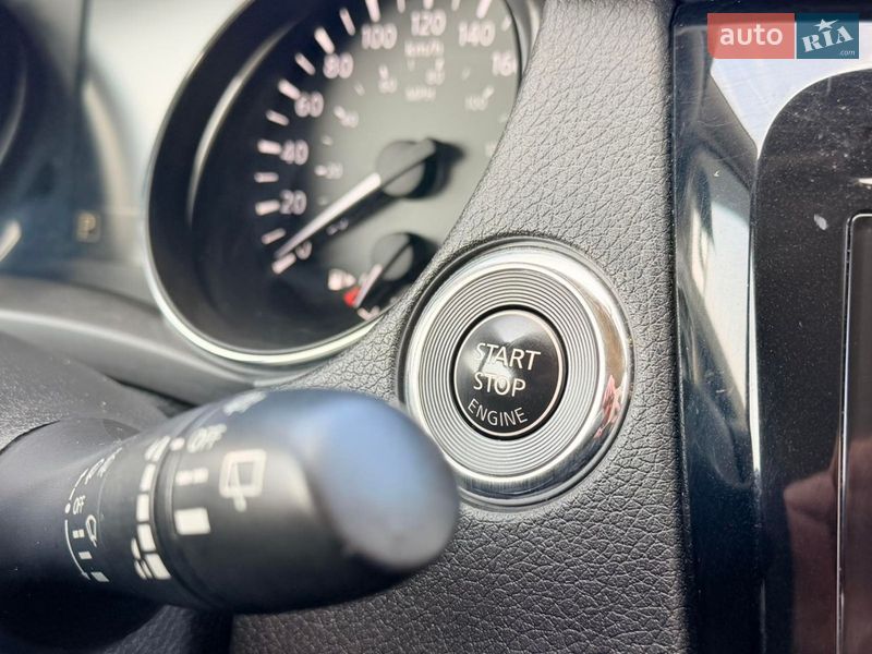 Позашляховик / Кросовер Nissan Rogue 2017 в Львові