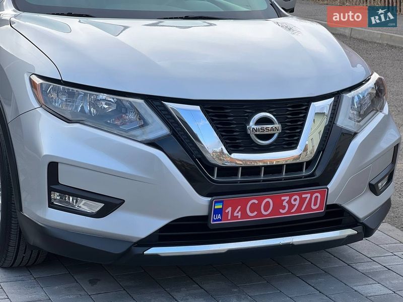 Внедорожник / Кроссовер Nissan Rogue 2017 в Хмельницком
