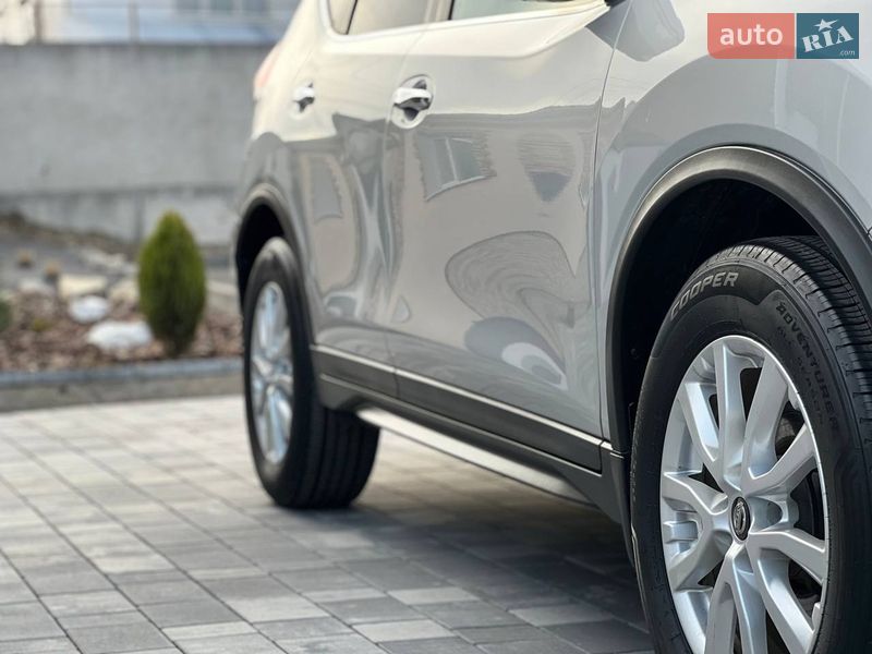 Внедорожник / Кроссовер Nissan Rogue 2017 в Хмельницком