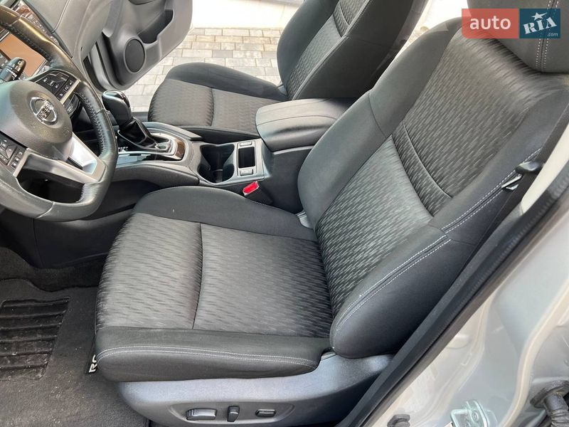 Внедорожник / Кроссовер Nissan Rogue 2017 в Хмельницком