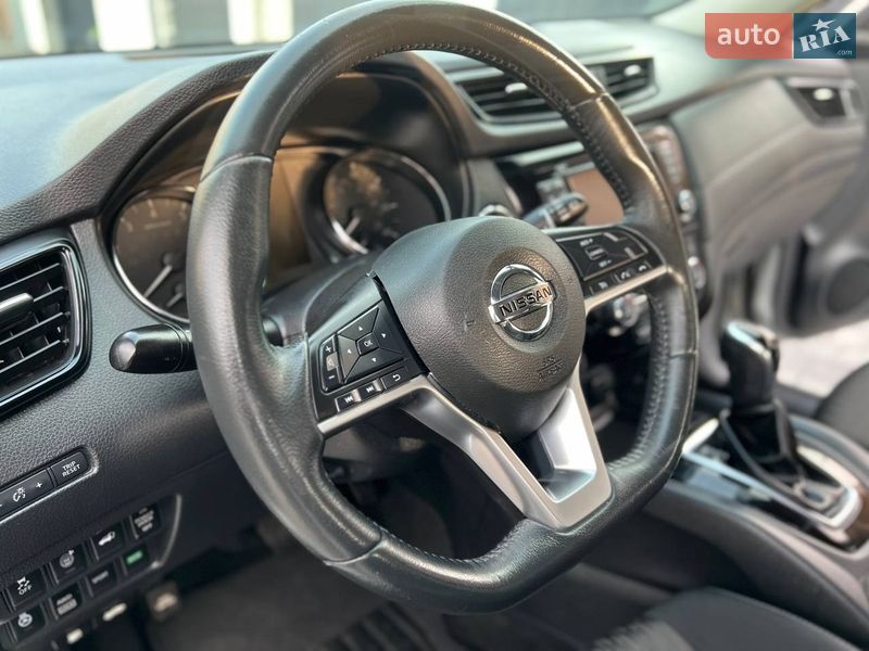 Внедорожник / Кроссовер Nissan Rogue 2017 в Хмельницком